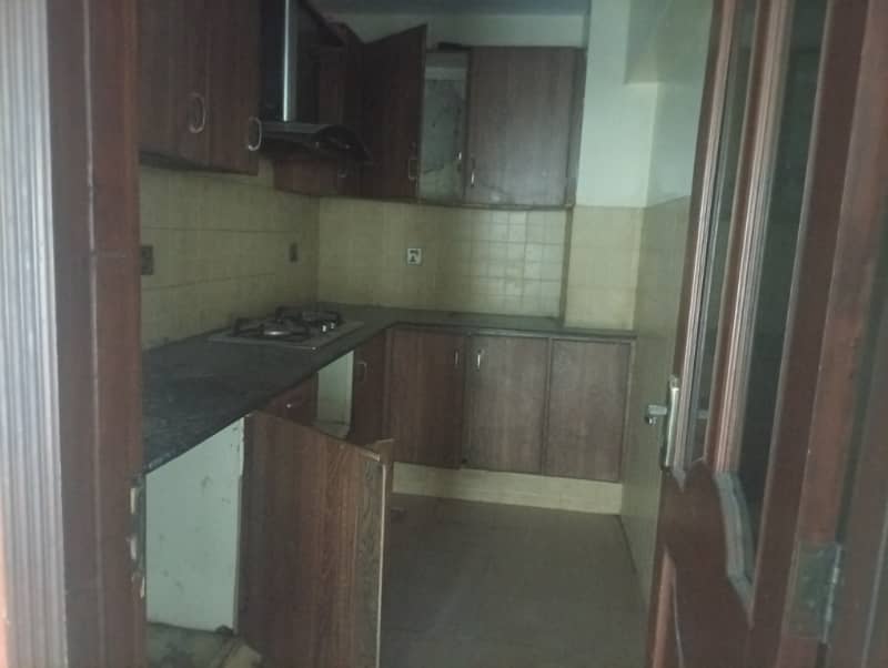 E 11/3 multi corner space available 8