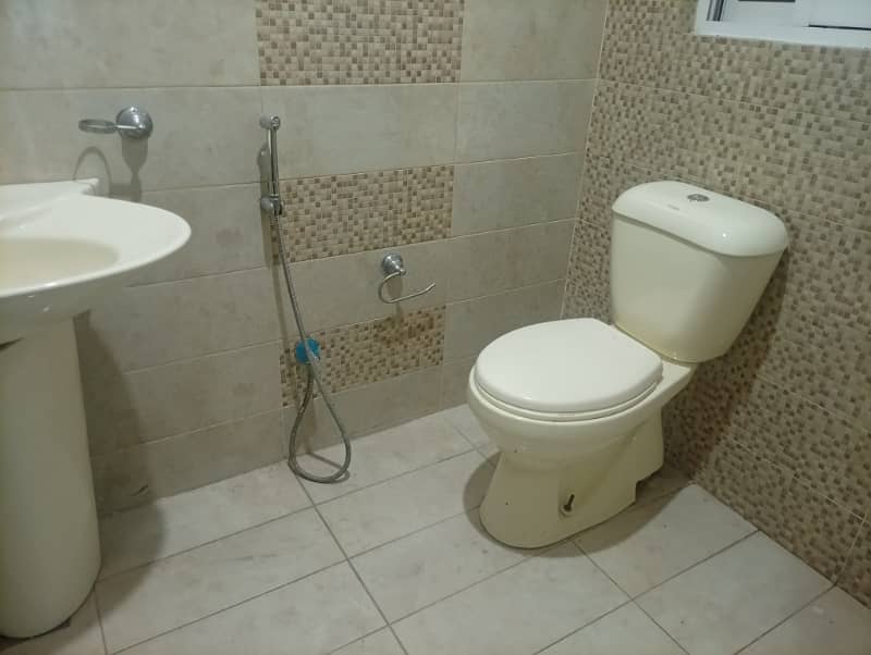 E 11/3 multi corner space available 9