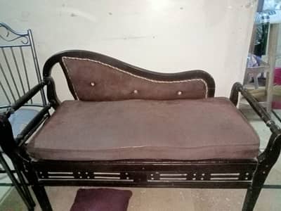 Wooden Seati  urgent sale For only 5000
