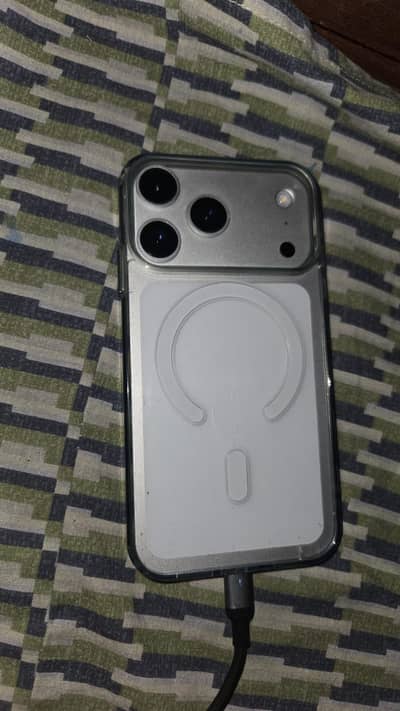 iphone xr covert 17 pro