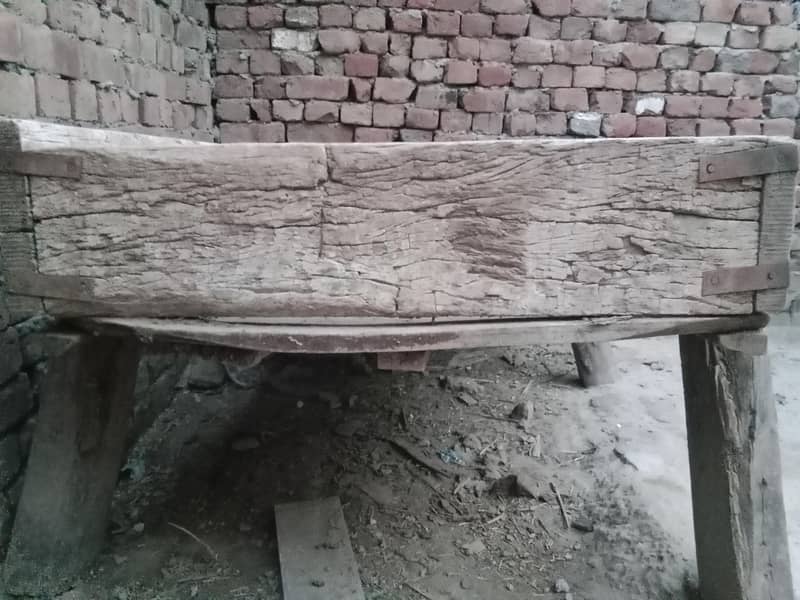 پیور لکڑی کی کھرلی 2