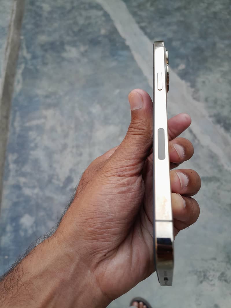 Iphone 12 pro max 6