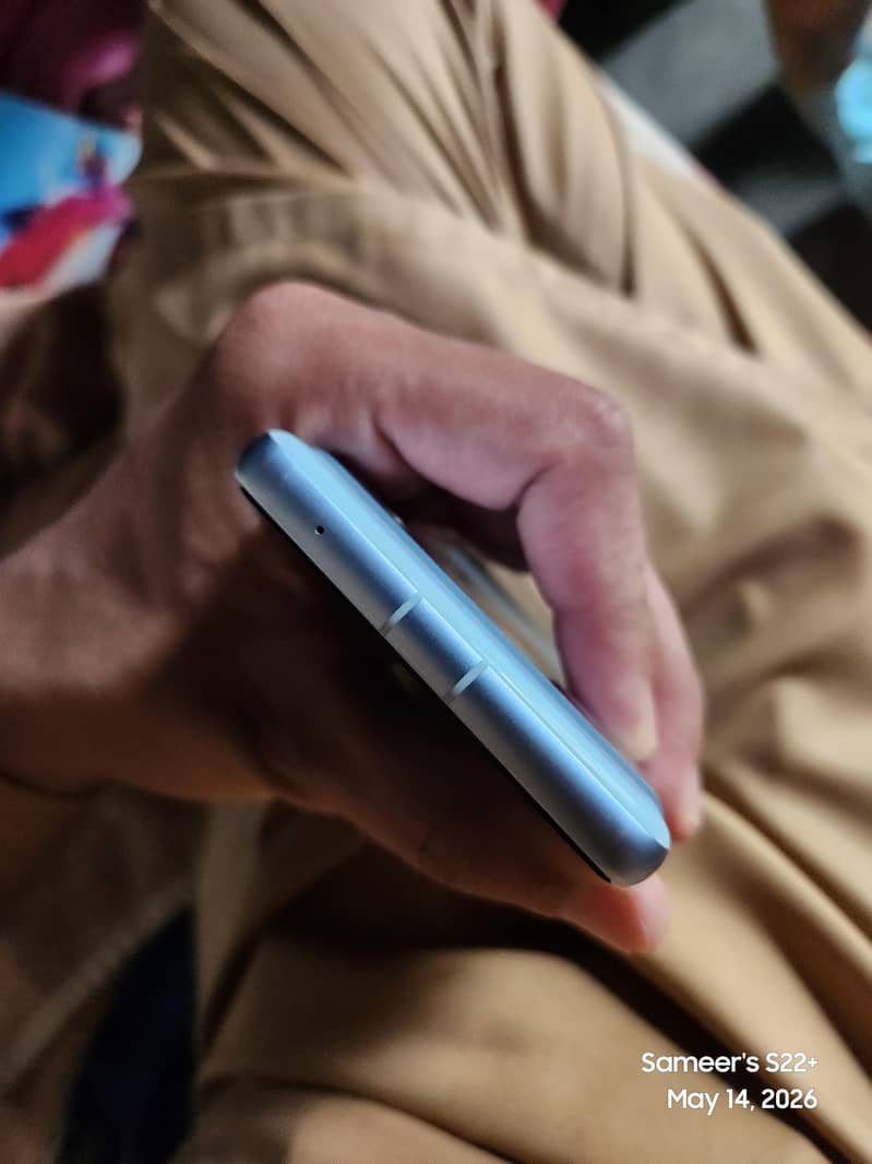 Google pixel 7a 5