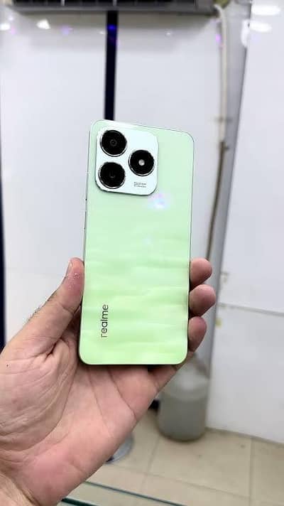Realme C63