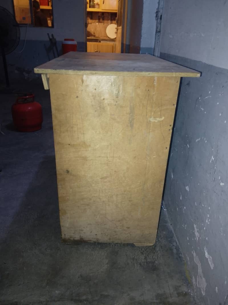 Computer table condition 10/8 3