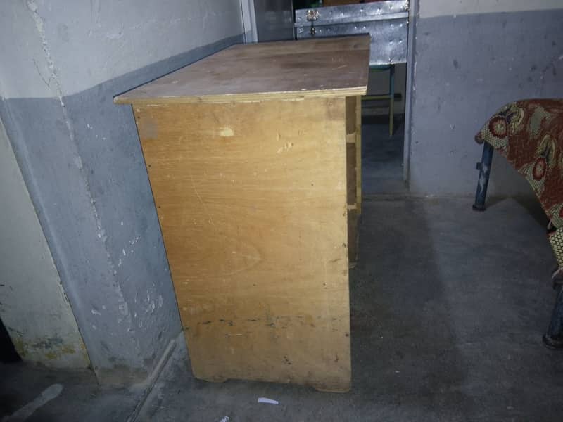 Computer table condition 10/8 4
