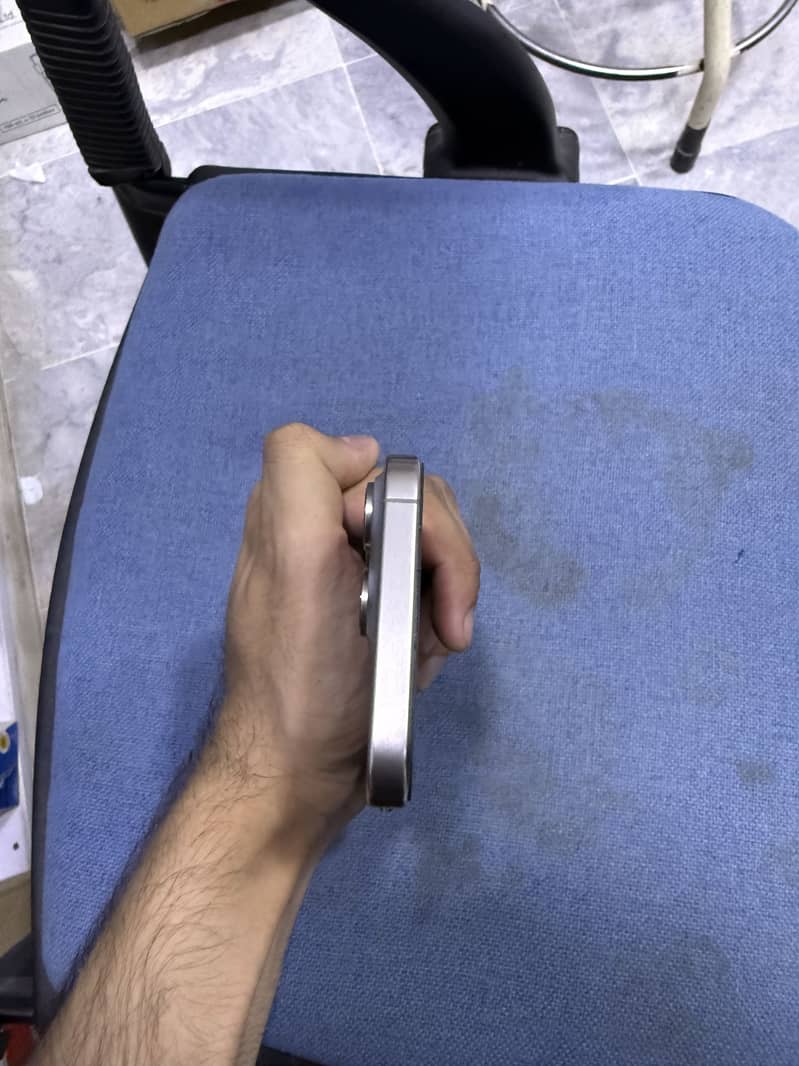 Iphone 15 pro max 4