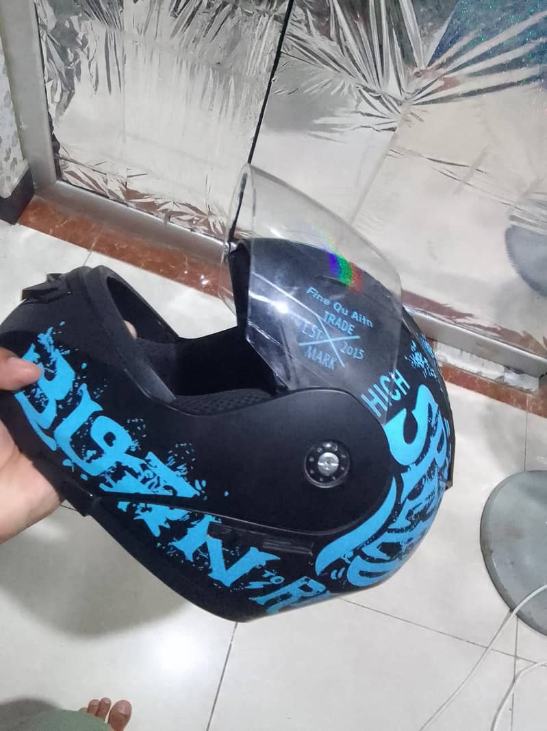 VECTOR STYLISH HELMET 2