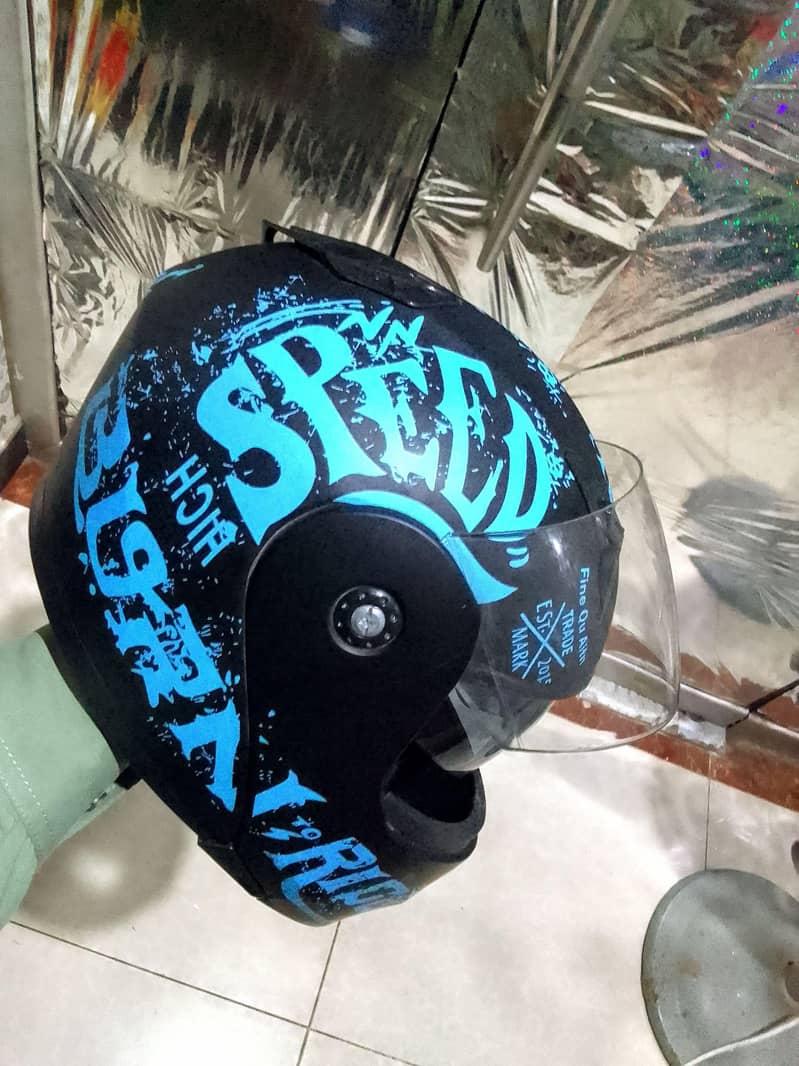 VECTOR STYLISH HELMET 5