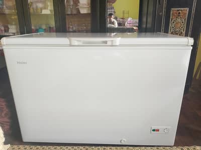 Haier chest freezer, specifically model HDF-405H3 DP/White
