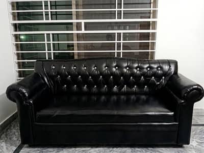 SET OF A SOFA THREE SOFAS TOTAL SAVEN SEATER IN A GOOD CONDITION