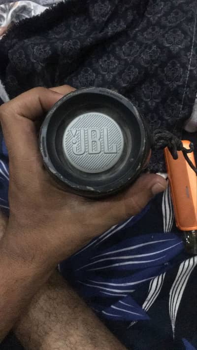 Selling jbl flip 5 speakers