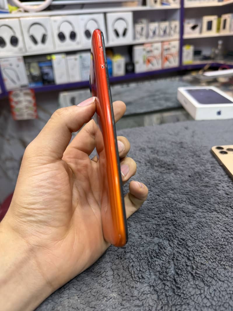 Tecno Spark 5 pro 4