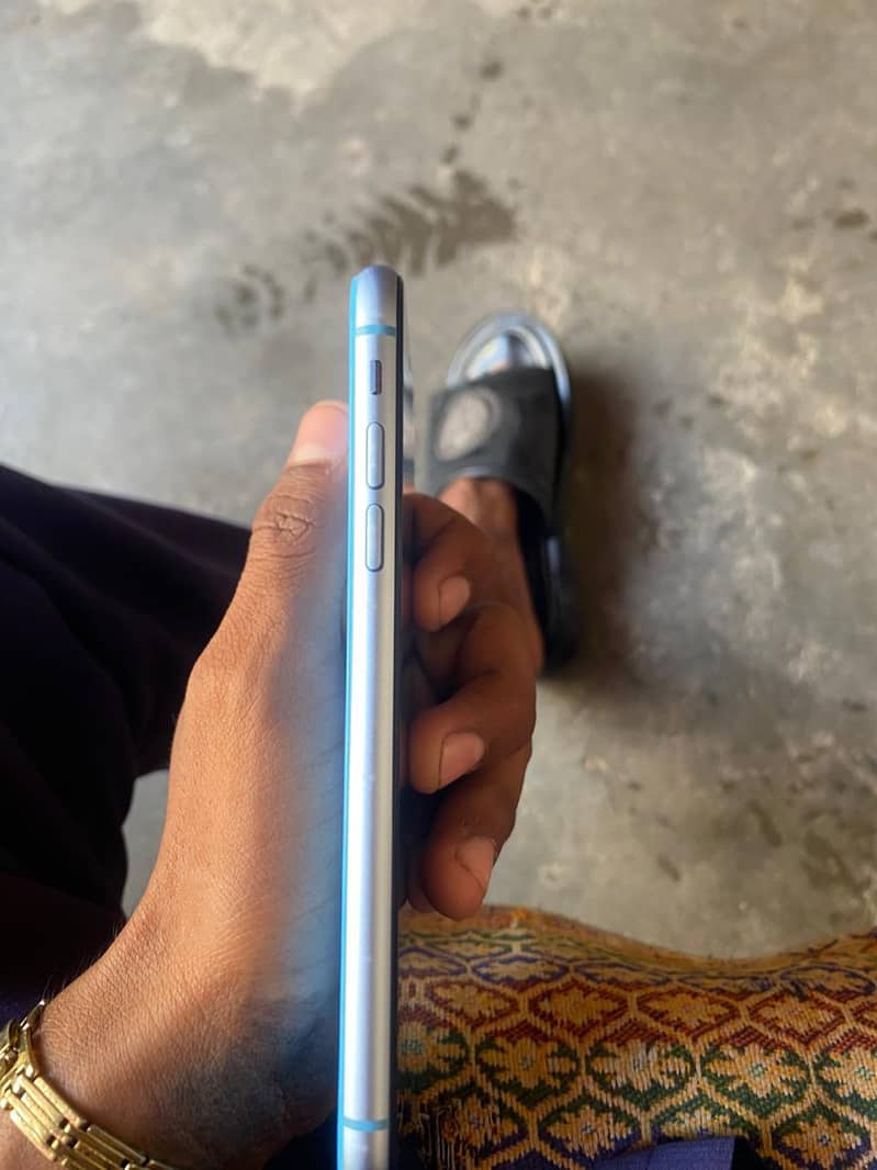 iphone xr 4