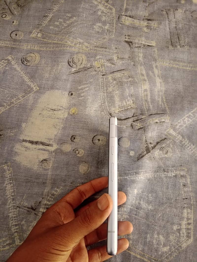 Google pixel 7a 5