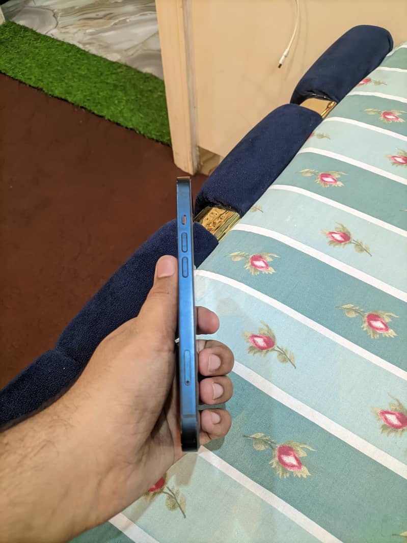 iPhone 13 6
