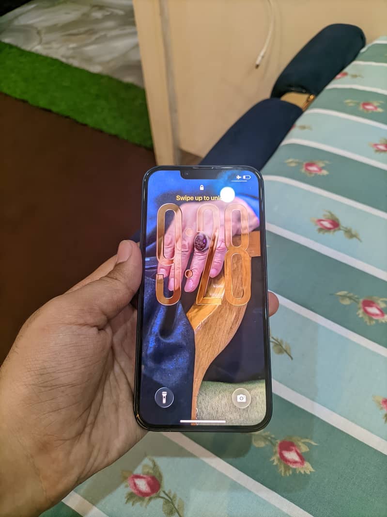 iPhone 13 7