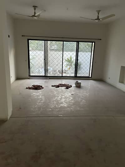 4 kanal 16000 SQFT building Available for Rent Near CBD