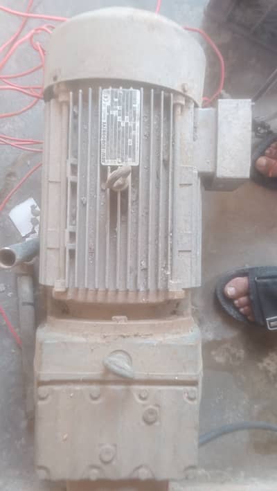 7.5 HP SEW gear motor. Condition new. Genuin motor ha. genuin winding