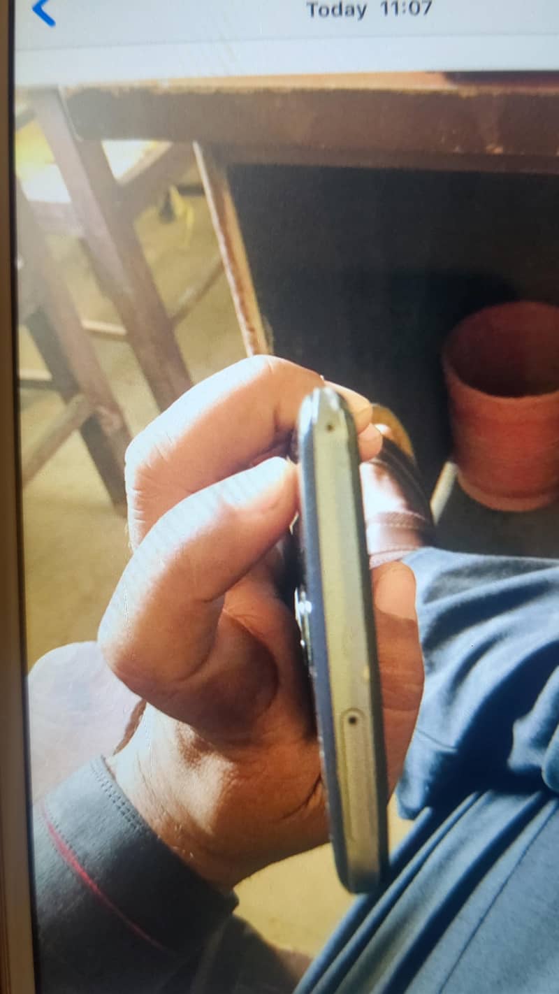 Sharp Aquos Zero 2 3