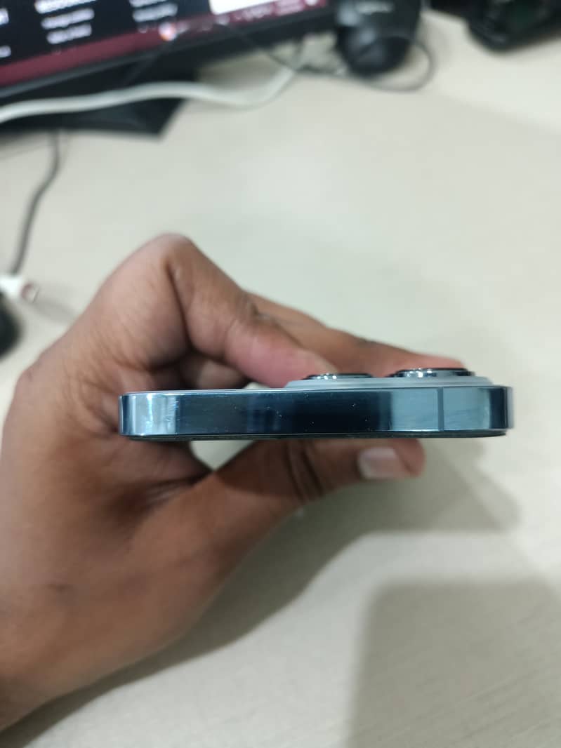iPhone 13 pro 4