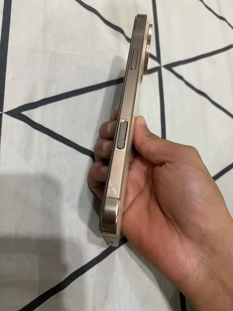 iPhone 16 pro max 2