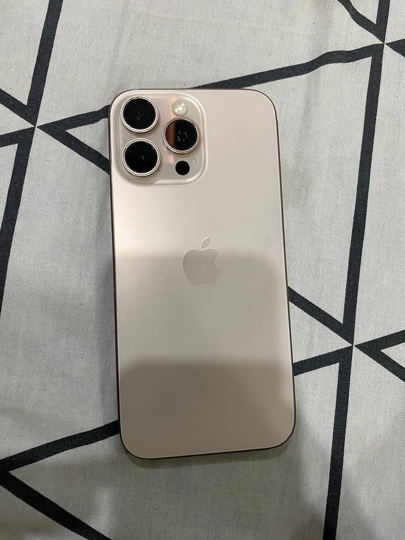 iPhone 16 pro max 4