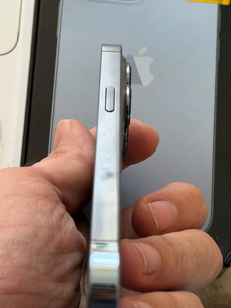 Apple iPhone 13 Pro 4