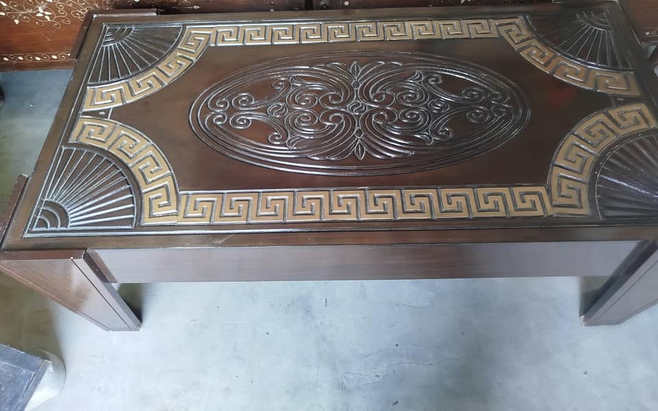 WOODEN TABLE 0