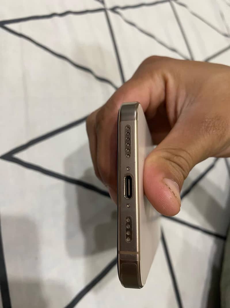 iPhone 16 pro max 1