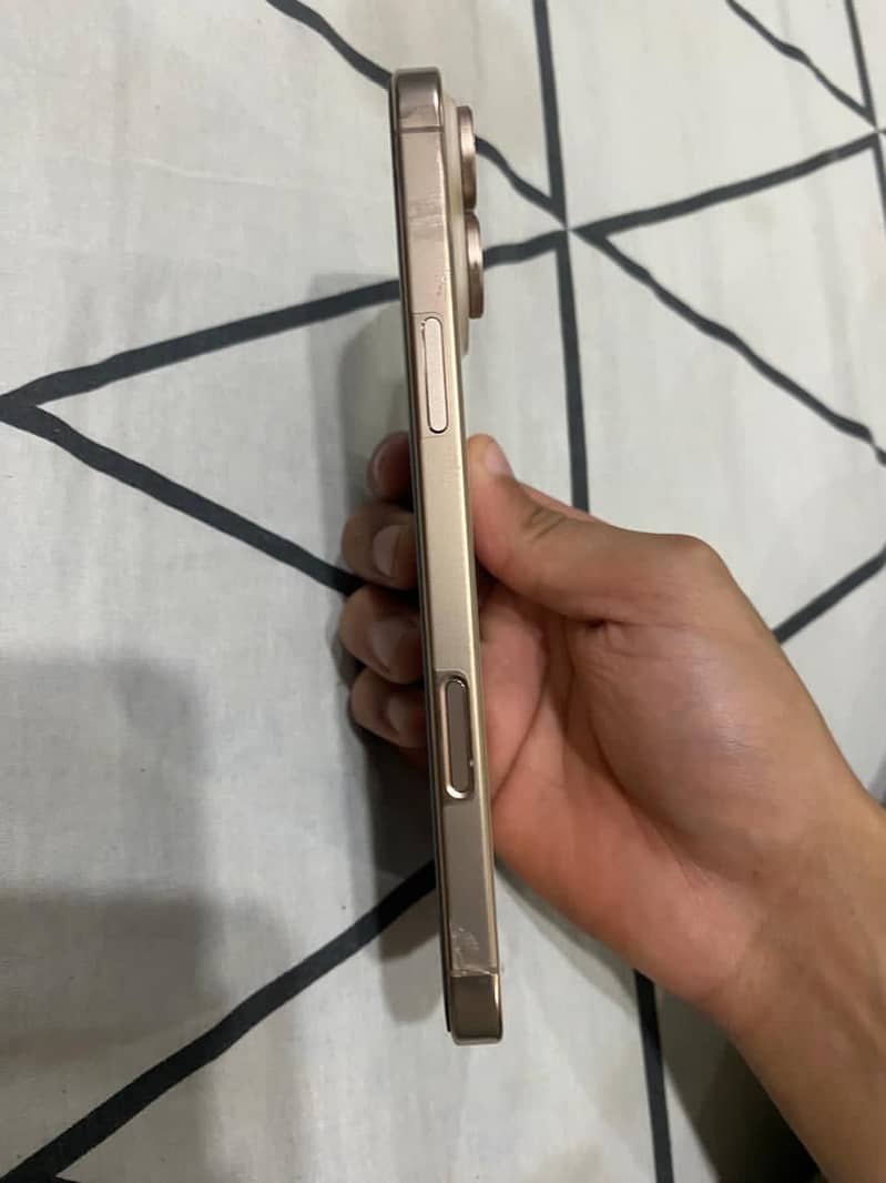 iPhone 16 pro max 3