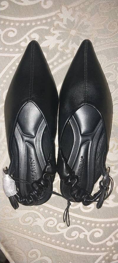 Primmark black pointed-toe slingback flats with elasticated ruched