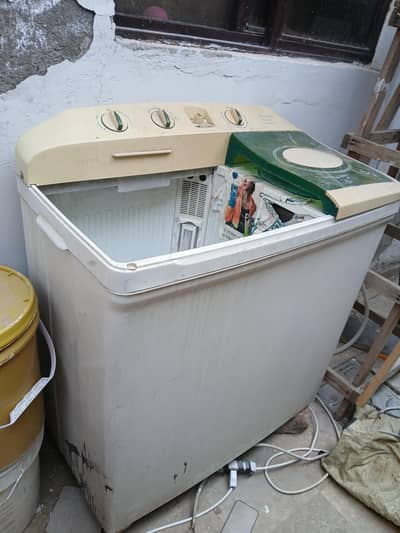 Dawlance dual washing machine in excellent condition