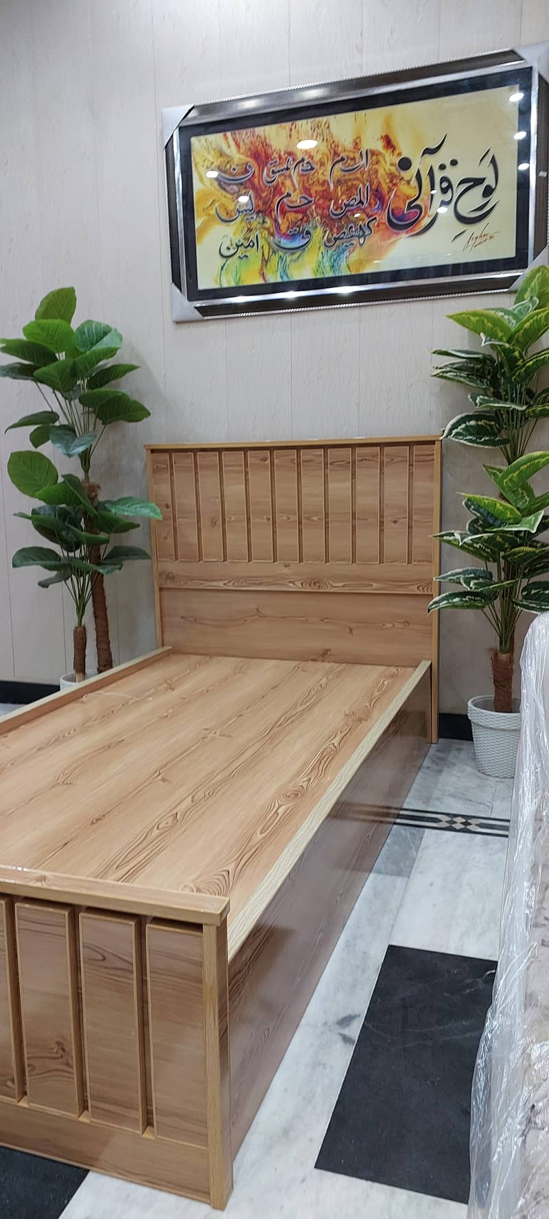 Single bed new condition unique look scratchless condition 0