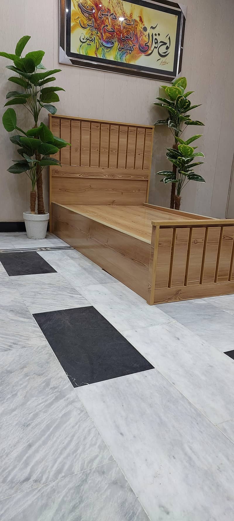 Single bed new condition unique look scratchless condition 2