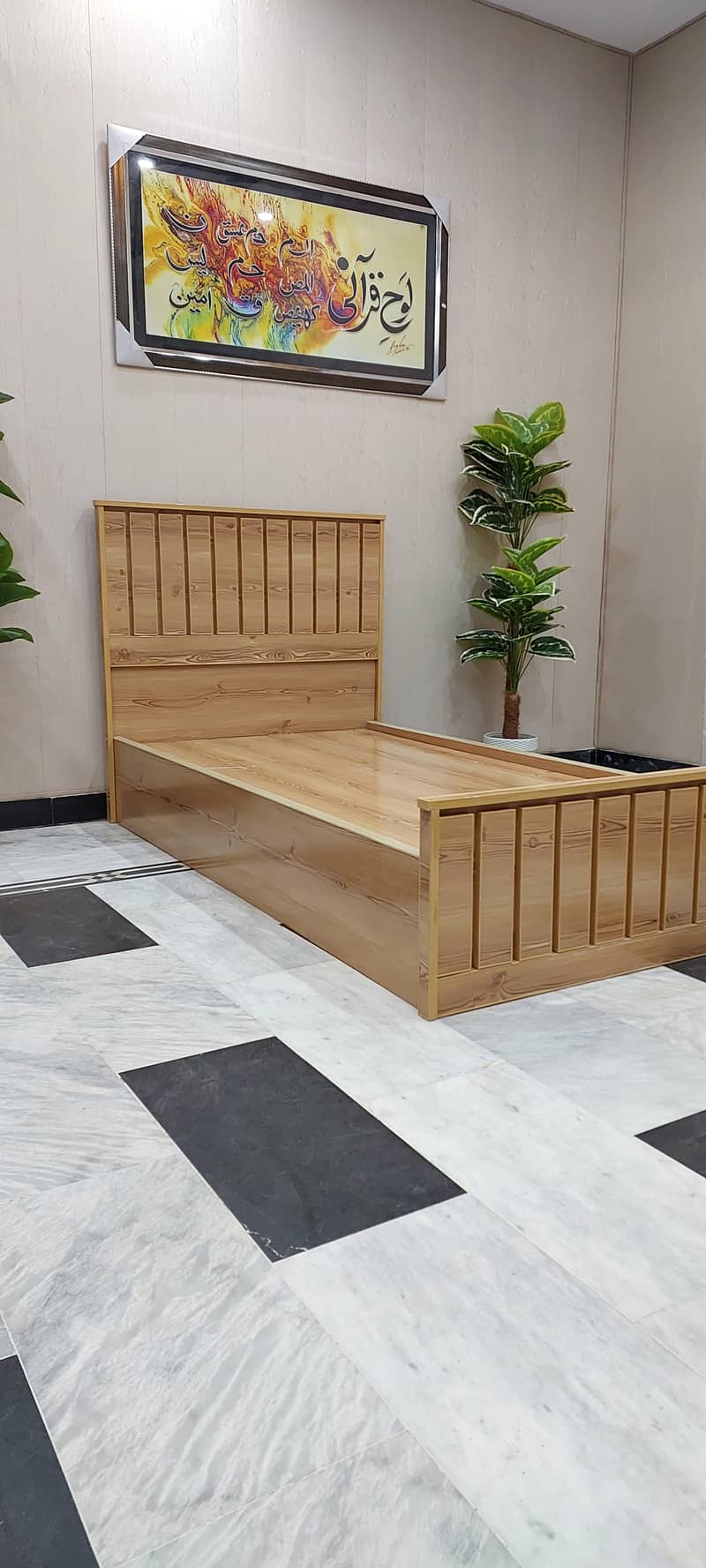 Single bed new condition unique look scratchless condition 4