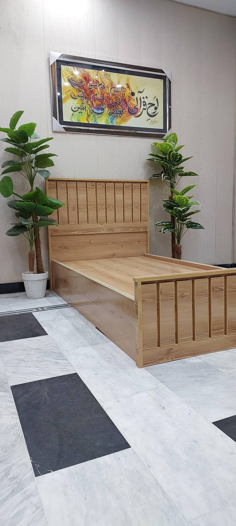 Single bed new condition unique look scratchless condition 5