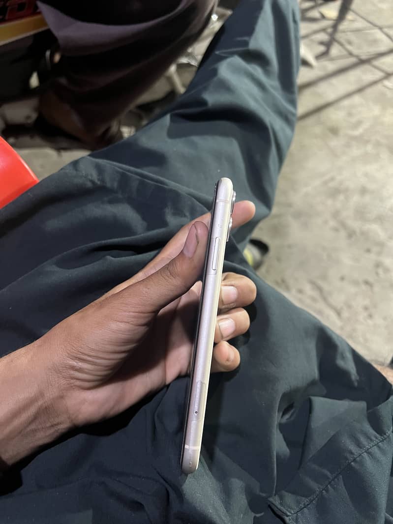 iPhone 11 0