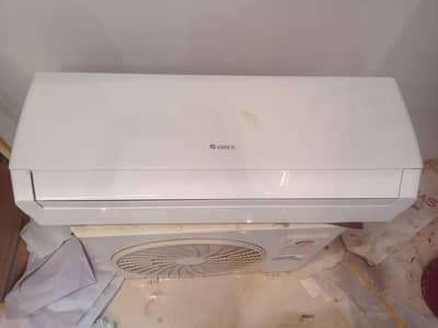 Gree Invertor Ac 1 ton Used condition one hand used