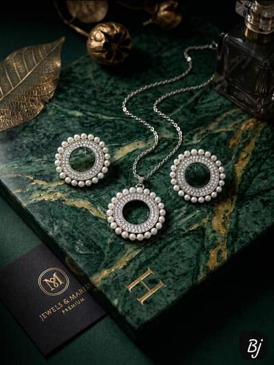 New Arrival Delicate Design Locket Set – Elegant & Stylish for Her
