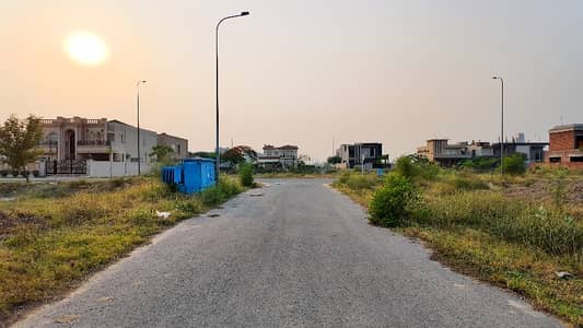 W 687 KANAL CORNER PLOT FACING PARK GOOD LOCATION PLOT