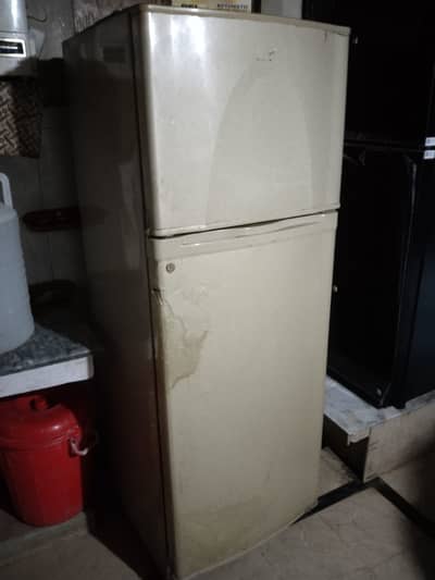 Dawlance fridge medium size