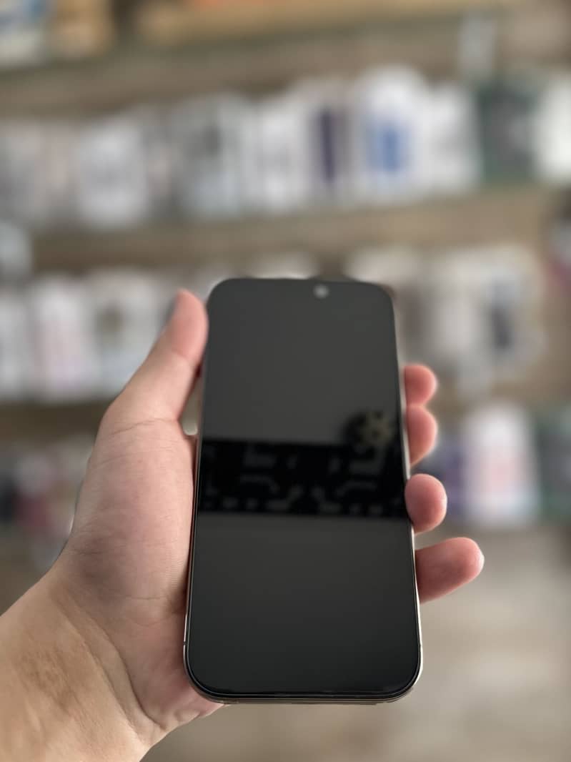 iPhone 16 pro 1