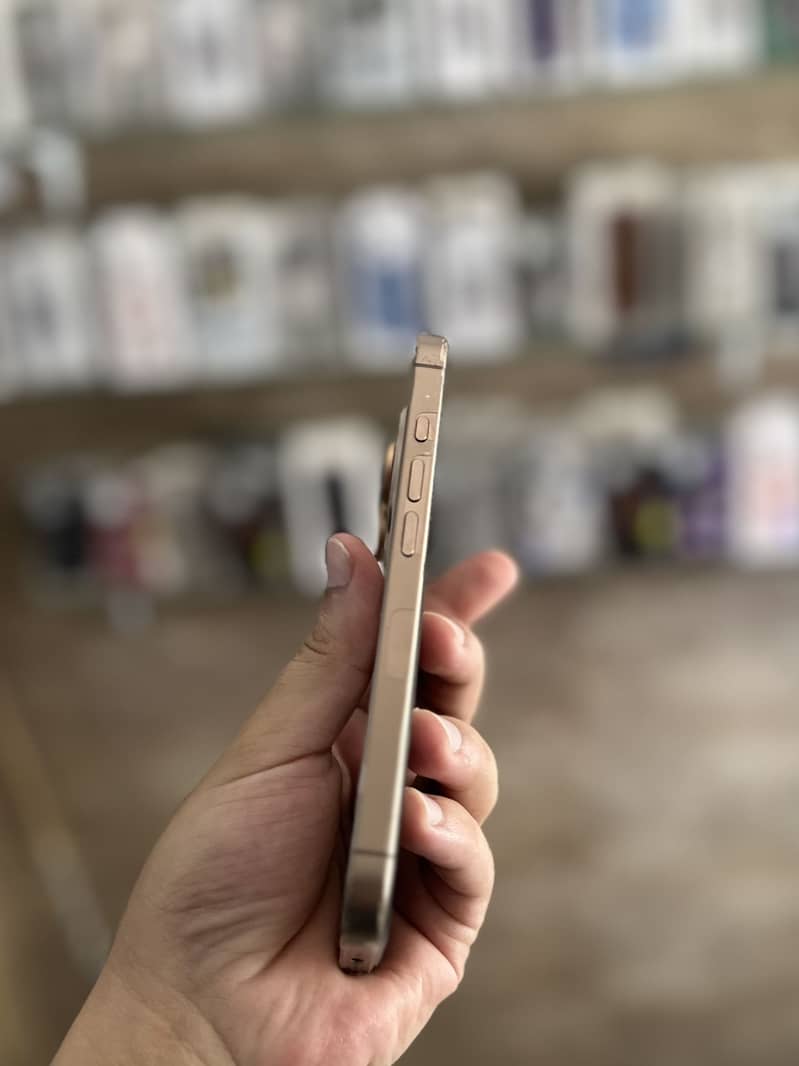iPhone 16 pro 2