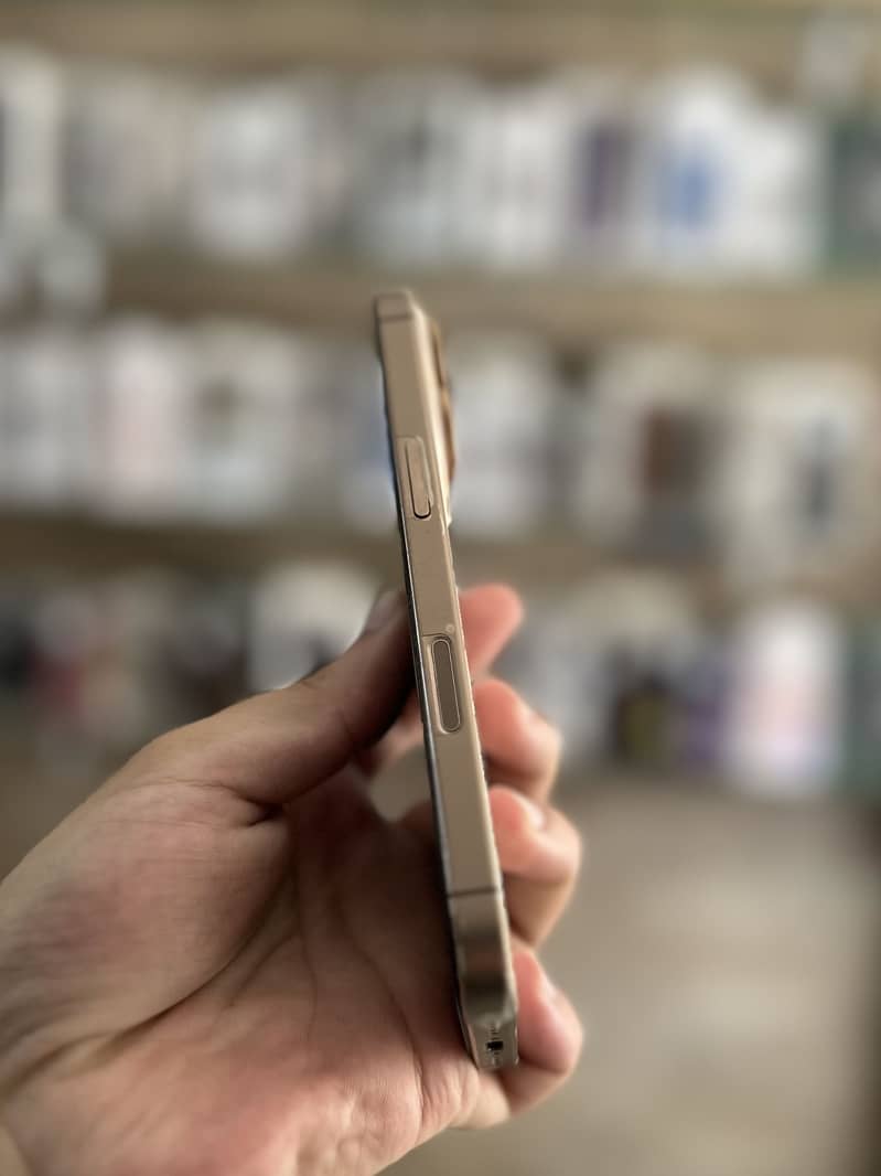 iPhone 16 pro 3