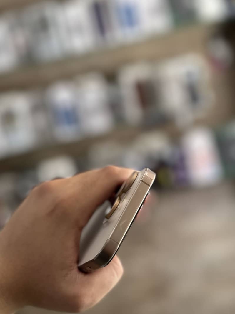 iPhone 16 pro 5