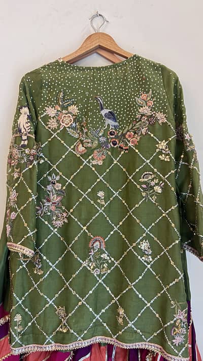 Nida azwer clothes