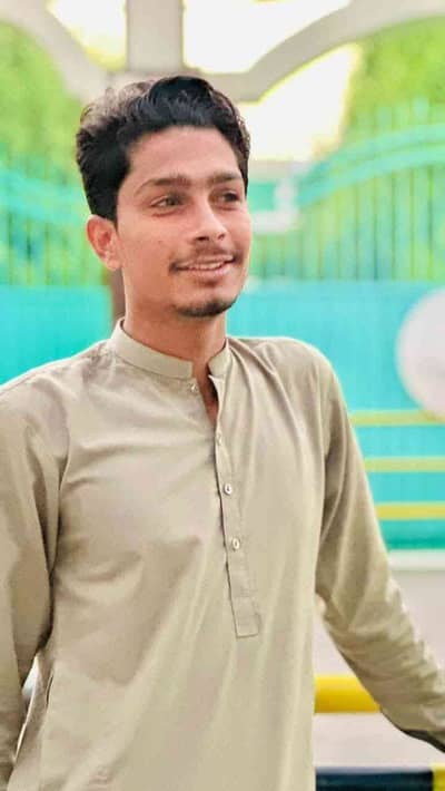 Zeeshan Hussain 