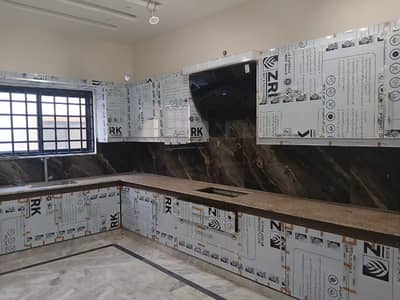 1 kanal hous barnd new for rent good lactation