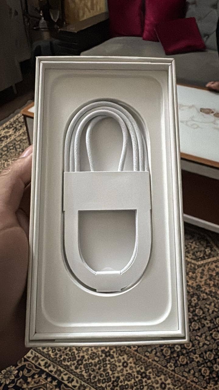 Apple iPhone 16 Pro Max 0